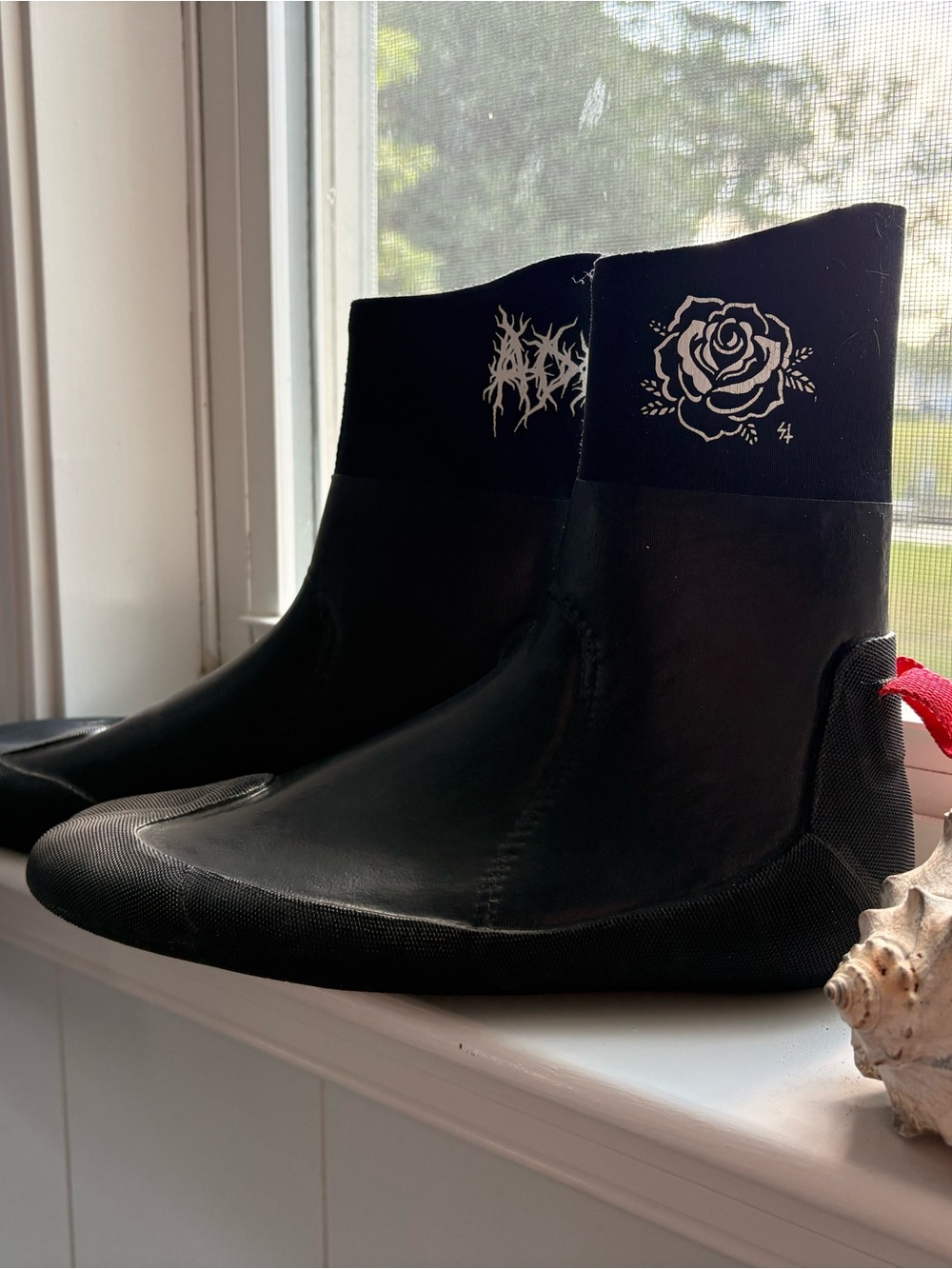 Black Women's Ankle Booties for Surf with White Rose Accent